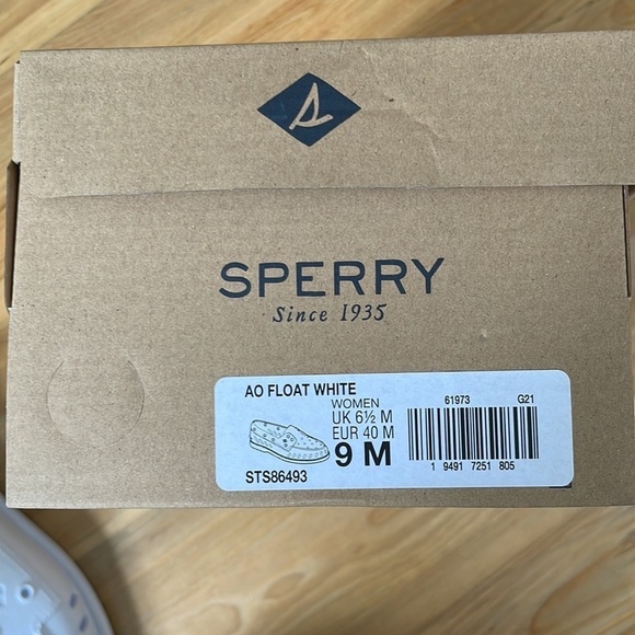 NWT white Sperry boat shoes - Picture 4 of 6